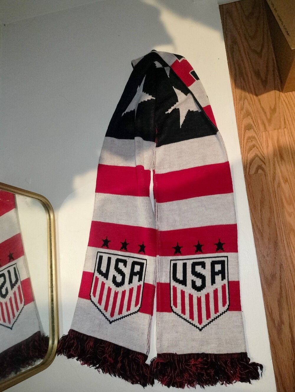 Fifa USA Red White Black Striped USA Shield Scarf - Picture 6 of 6
